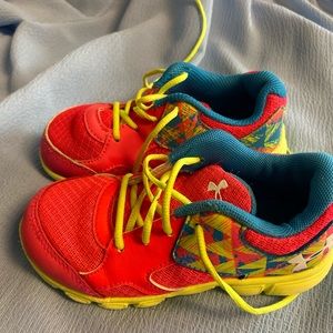 Girls size 9 under armor sneakers.  Good shape